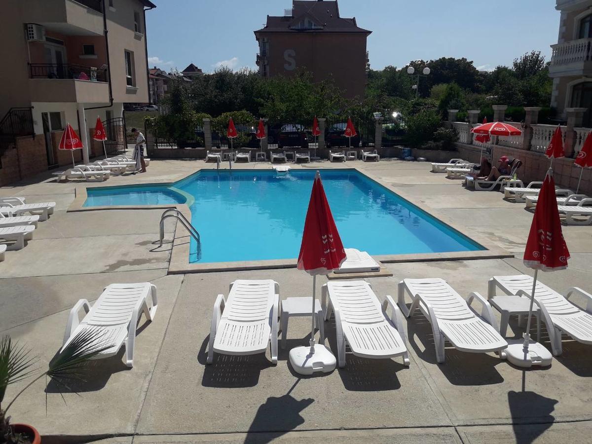 Hotel Black Sea - Breakfast, Pool & Free Parking Обзор Экстерьер фото
