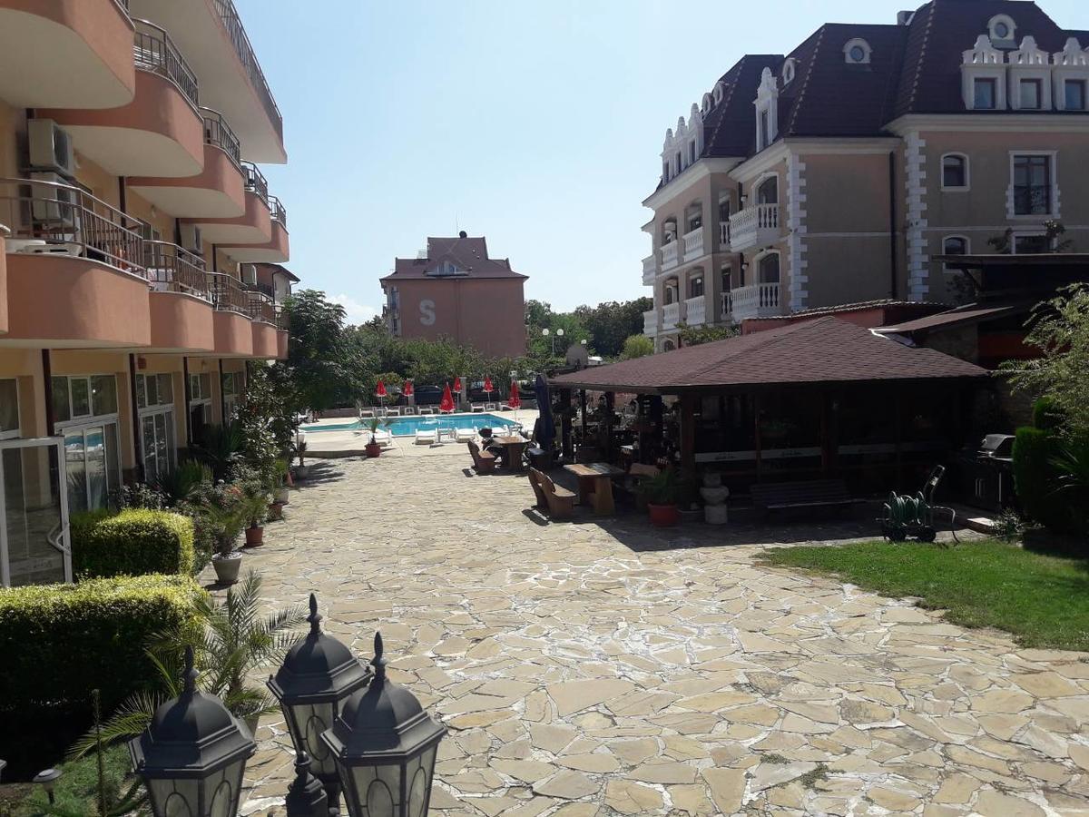 Hotel Black Sea - Breakfast, Pool & Free Parking Обзор Экстерьер фото